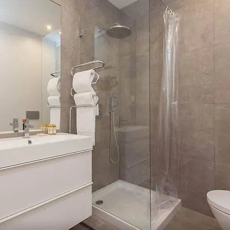 Design Duplex Ba/ Chiado Apartmán *