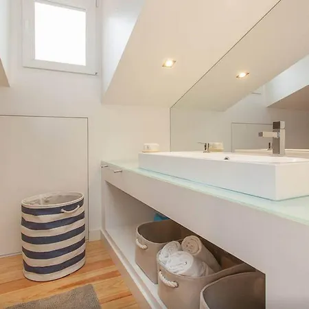 Design Duplex Ba/ Chiado Апартаменты Лиссабон