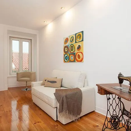 Design Duplex Ba/ Chiado Апартаменты