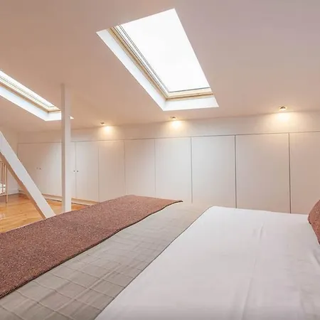 Design Duplex Ba/ Chiado Апартаменты